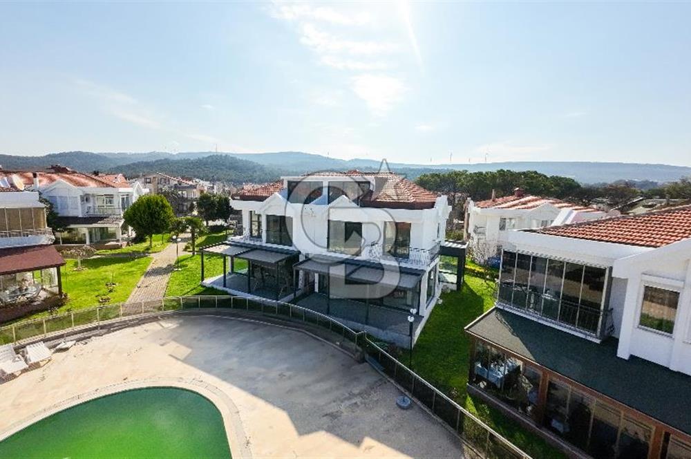 ÇANAKKALE GÜZELYALI'DA SİTE İÇİNDE YENİLENMİŞ 4+1 SATILIK VİLLA