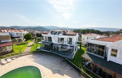 ÇANAKKALE GÜZELYALI'DA SİTE İÇİNDE YENİLENMİŞ 4+1 SATILIK VİLLA