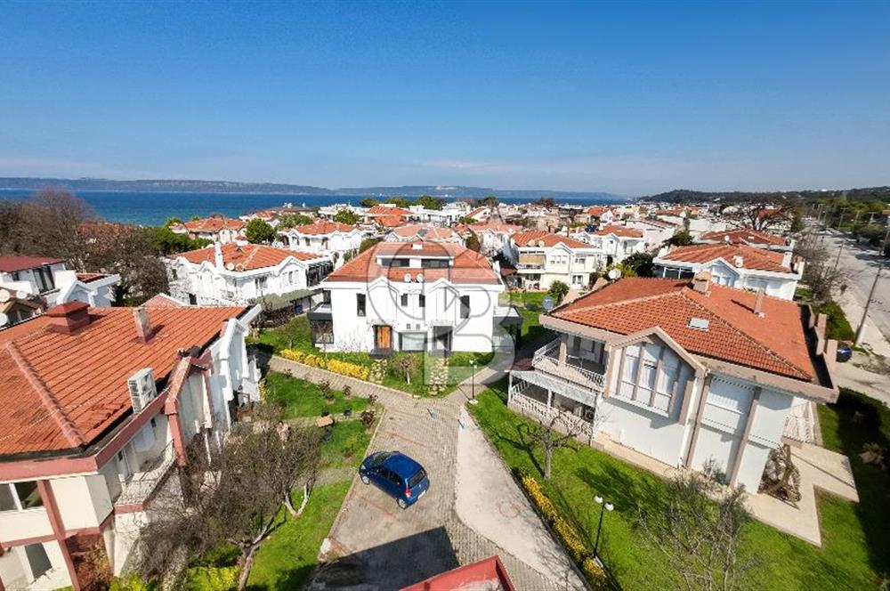 ÇANAKKALE GÜZELYALI'DA SİTE İÇİNDE YENİLENMİŞ 4+1 SATILIK VİLLA