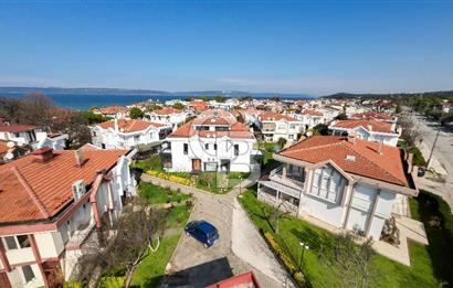 ÇANAKKALE GÜZELYALI'DA SİTE İÇİNDE YENİLENMİŞ 4+1 SATILIK VİLLA