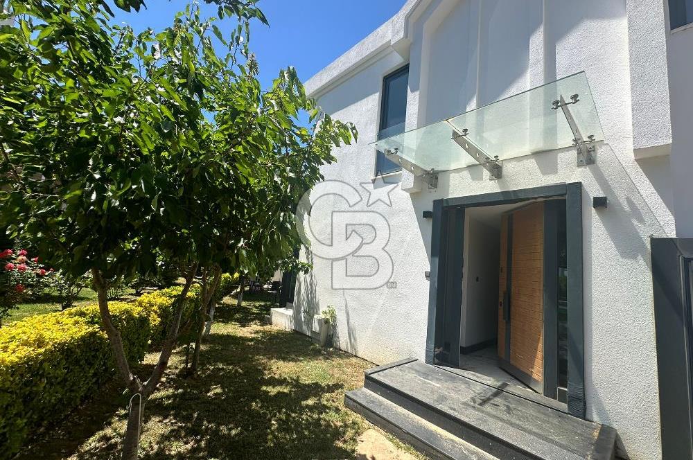 ÇANAKKALE GÜZELYALI'DA SİTE İÇİNDE YENİLENMİŞ 4+1 SATILIK VİLLA