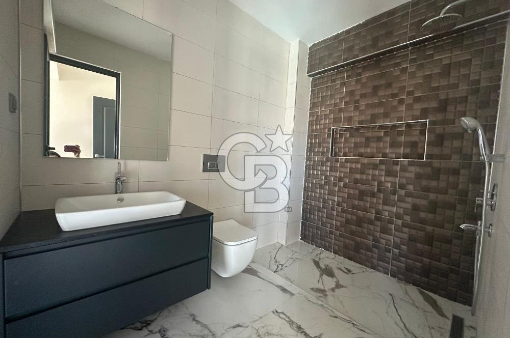 ÇANAKKALE GÜZELYALI'DA SİTE İÇİNDE YENİLENMİŞ 4+1 SATILIK VİLLA