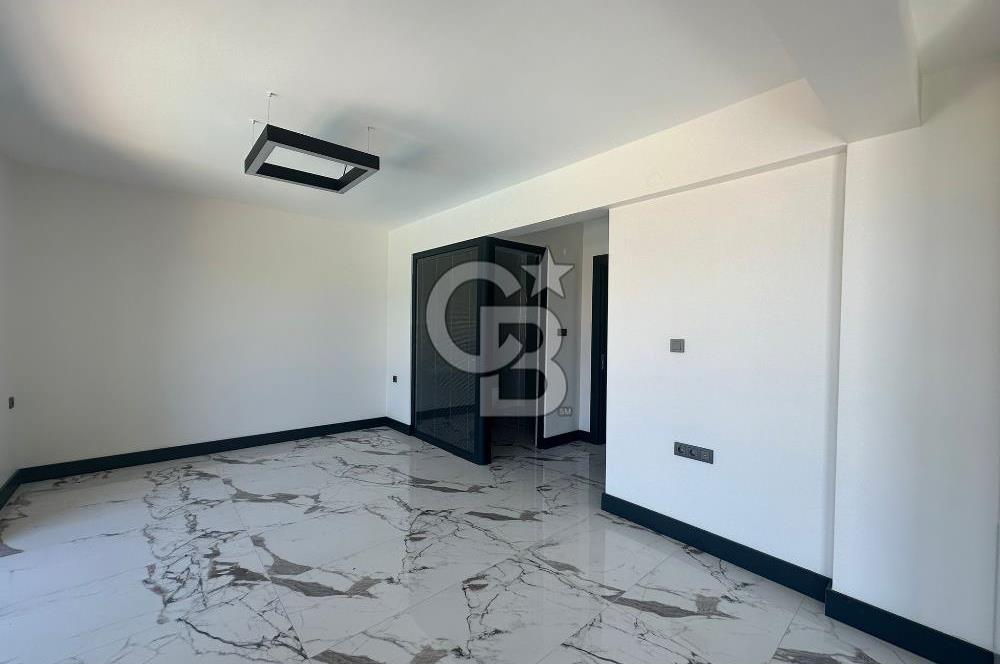 ÇANAKKALE GÜZELYALI'DA SİTE İÇİNDE YENİLENMİŞ 4+1 SATILIK VİLLA