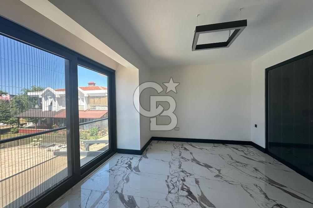 ÇANAKKALE GÜZELYALI'DA SİTE İÇİNDE YENİLENMİŞ 4+1 SATILIK VİLLA