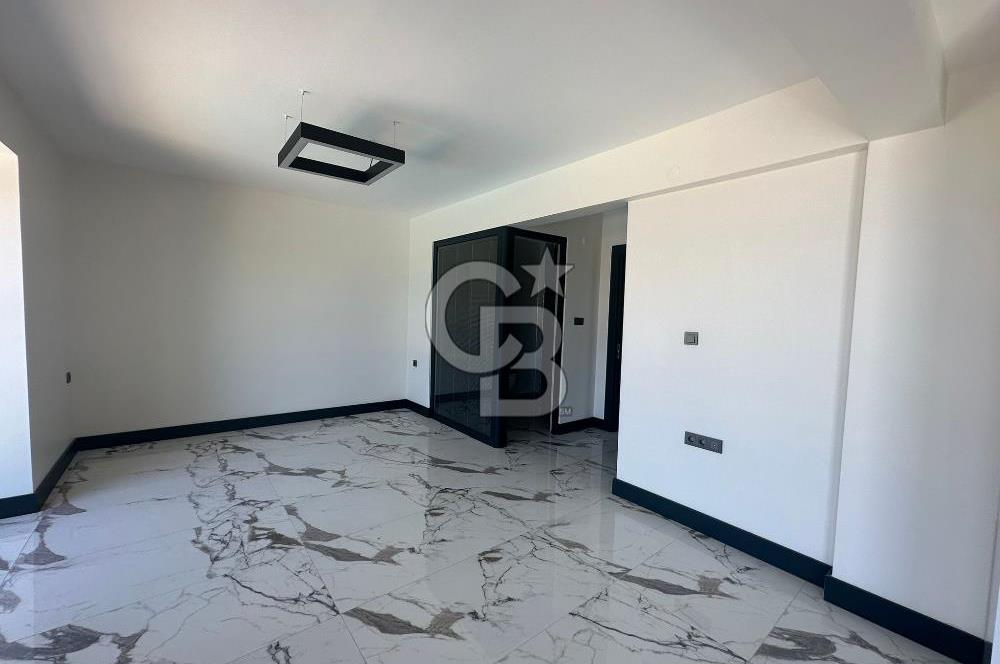 ÇANAKKALE GÜZELYALI'DA SİTE İÇİNDE YENİLENMİŞ 4+1 SATILIK VİLLA