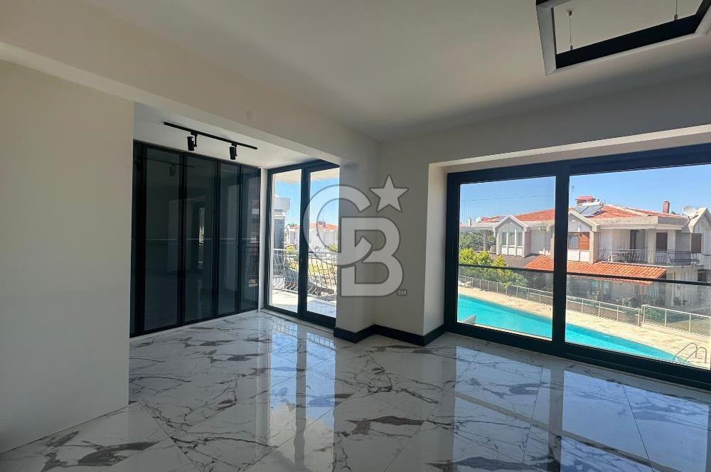ÇANAKKALE GÜZELYALI'DA SİTE İÇİNDE YENİLENMİŞ 4+1 SATILIK VİLLA