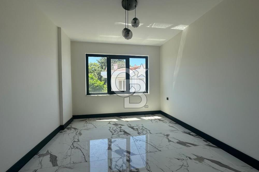 ÇANAKKALE GÜZELYALI'DA SİTE İÇİNDE YENİLENMİŞ 4+1 SATILIK VİLLA