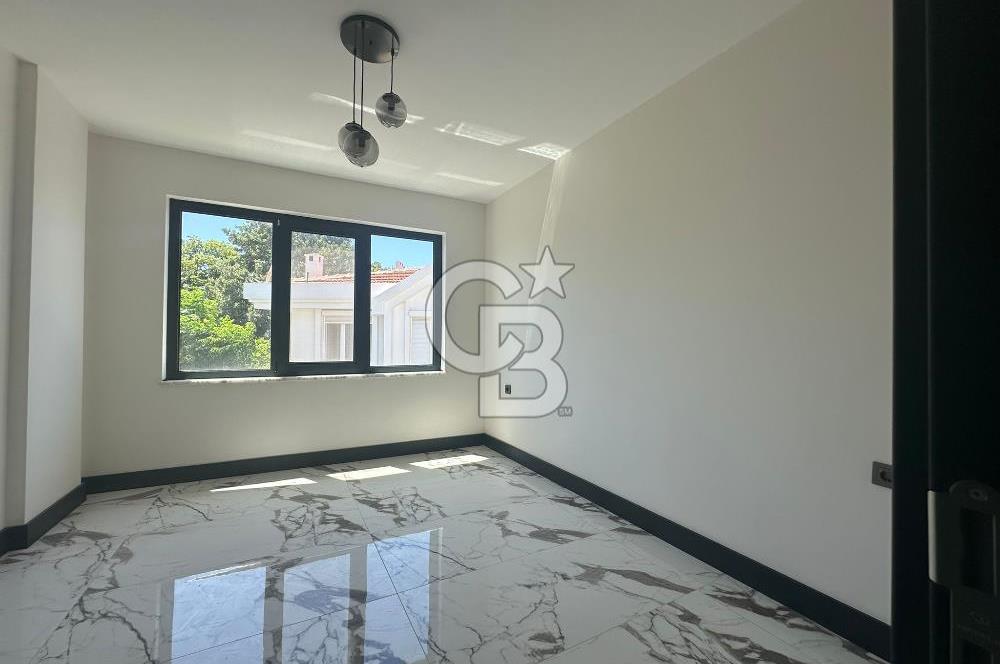 ÇANAKKALE GÜZELYALI'DA SİTE İÇİNDE YENİLENMİŞ 4+1 SATILIK VİLLA