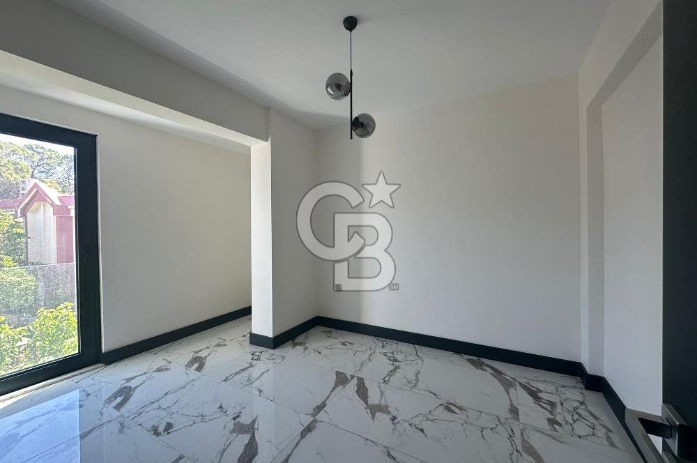 ÇANAKKALE GÜZELYALI'DA SİTE İÇİNDE YENİLENMİŞ 4+1 SATILIK VİLLA