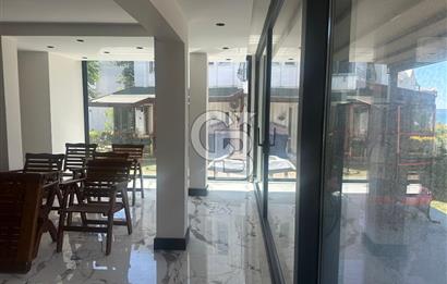 ÇANAKKALE GÜZELYALI'DA SİTE İÇİNDE YENİLENMİŞ 4+1 SATILIK VİLLA