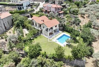 İzmir Kemalpaşa Çınarköy Konaklarında Satılık 4+2 Villa