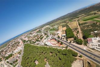 AYVALIK ALTINOVA'DA  İZMİR-ÇANAKKALE YOLU ÜZERİNDE YATRIMLIK ARSA
