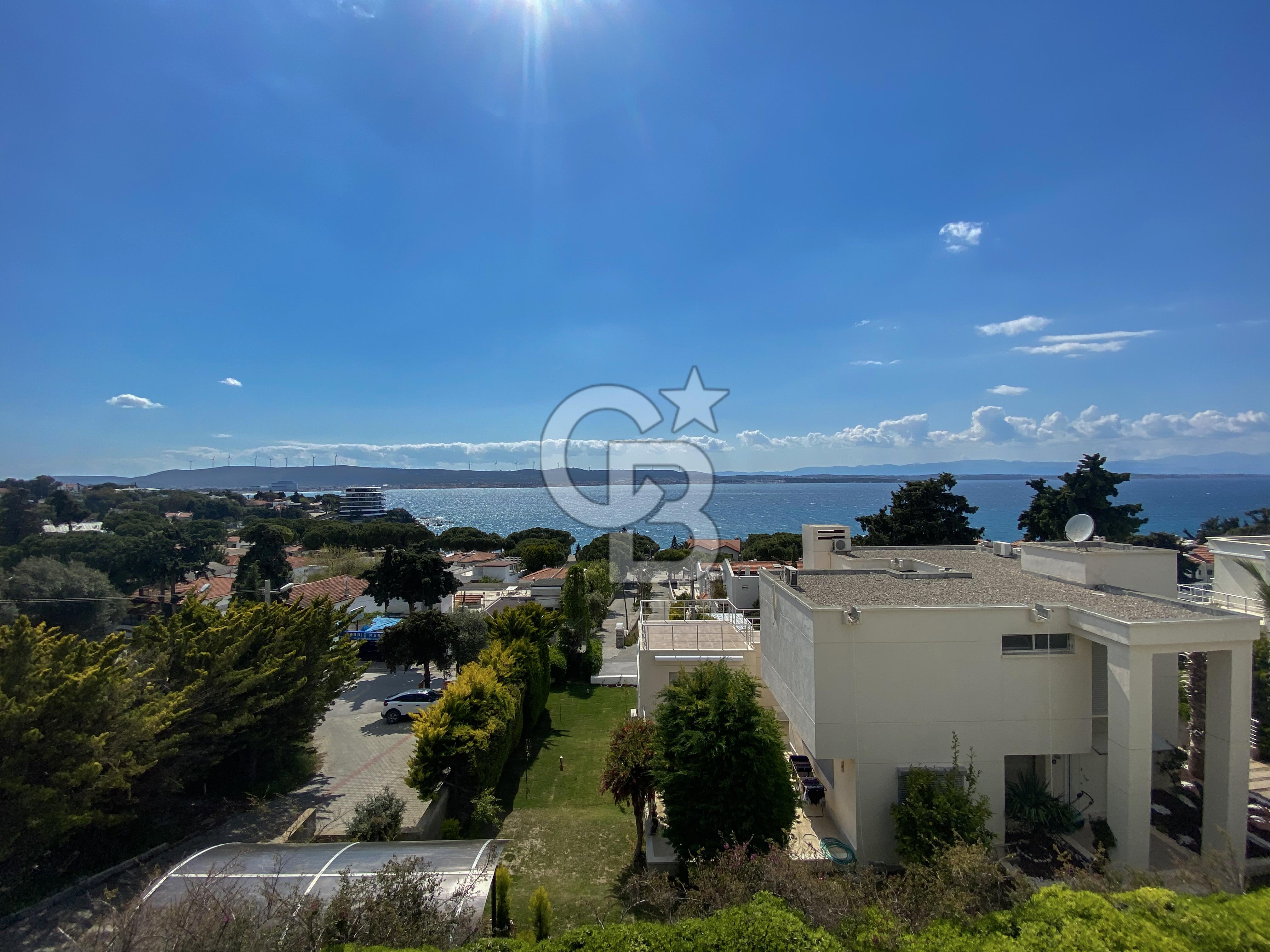 ÇEŞME ARDIÇ'TA MUHTEŞEM DENİZ MANZARALI SATILIK VİLLA...