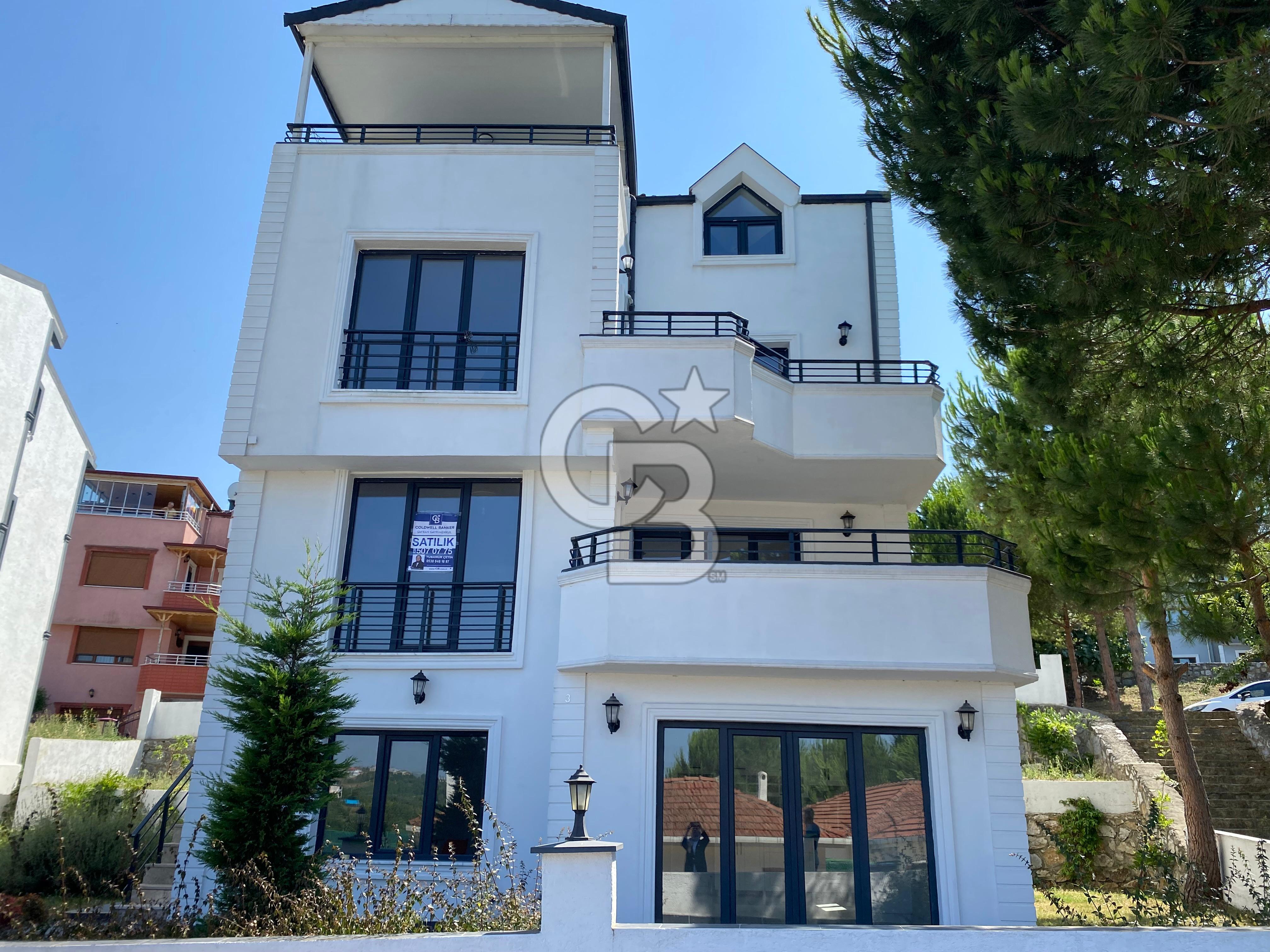 YALOVA TERMAL AKKÖY MENGÜÇ SİTESİNDE 6+2 LÜKS VİLLA!.