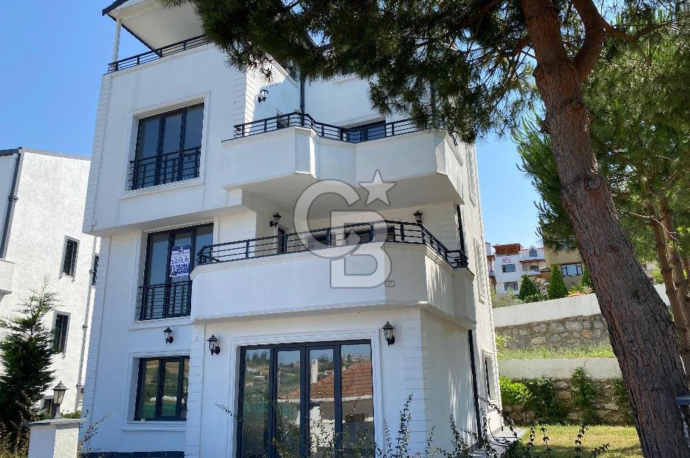 YALOVA TERMAL AKKÖY MENGÜÇ SİTESİNDE 6+2 LÜKS VİLLA!.