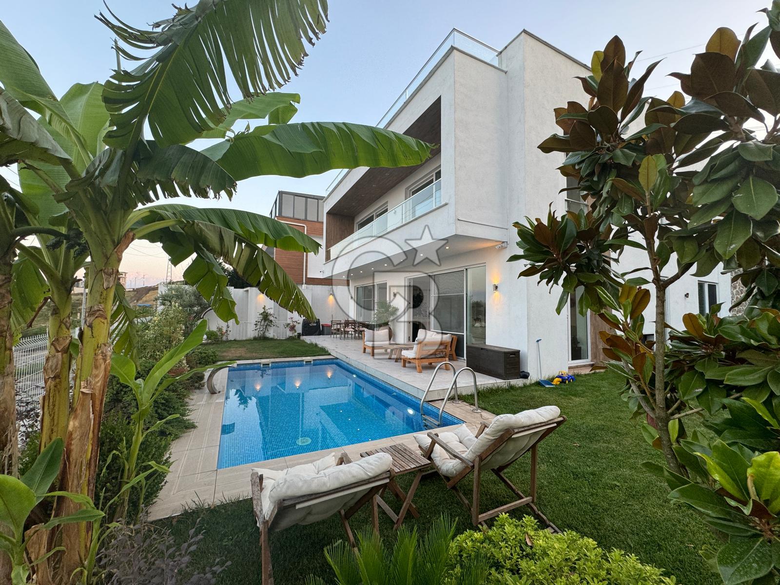 SERDİVAN'DA EŞSİZ KONUMDA MUHTEŞEM 5+1 MÜSTAKİL VİLLA