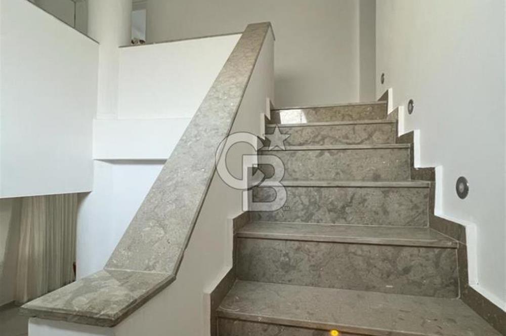 Ayvalık Sarımsaklı İnci Sitesi 4+1 Denize Sıfır Tripleks Villa
