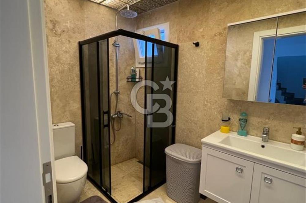 Ayvalık Sarımsaklı İnci Sitesi 4+1 Denize Sıfır Tripleks Villa