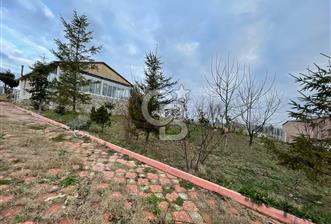 Çatalca Çiflikköyde Bir dönümlük içinde ev olar arsa