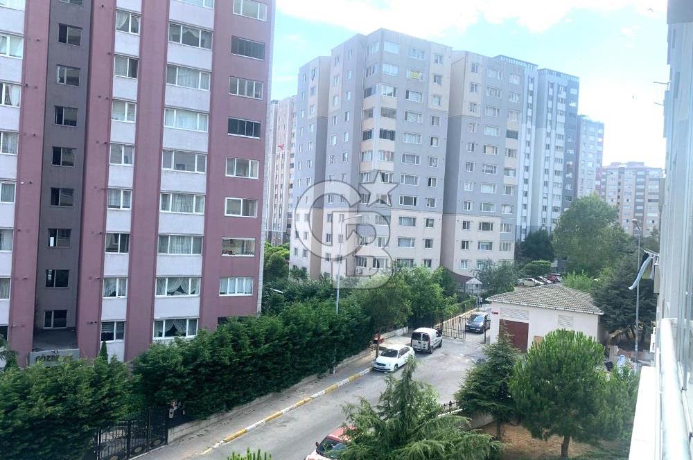 BEYLİKDÜZÜ ADNAN KAHVECİ MAH YENİ AY APARTMANI SATILIK 3+1 DAİRE