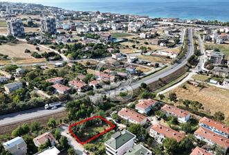 BÜYÜKÇEKMECE KUMBURGAZ'DA DENİZE YÜRÜME MESAFESİNDE ARSA