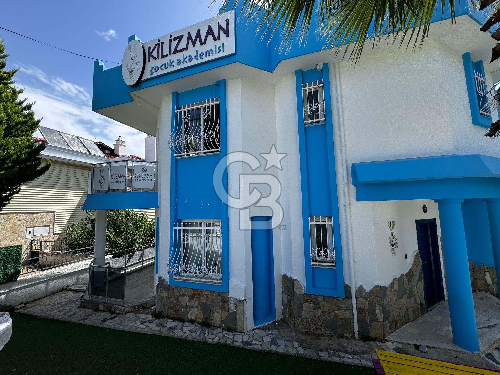 Güzelbahçe Mev Koleji Karşısı 800 m2 Arsalı Villa