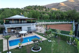 COLDWELL BANKER'den GÜNDÜZBEY de HAVUZLU SATILIK PREMİUM VİLLA
