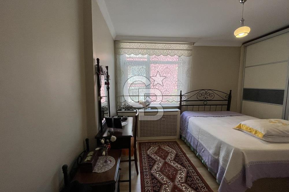 KAVAKLIDERE BANKACI CADDESİ KÖŞE AÇIK OTOPARKLI BİNADA 3+1
