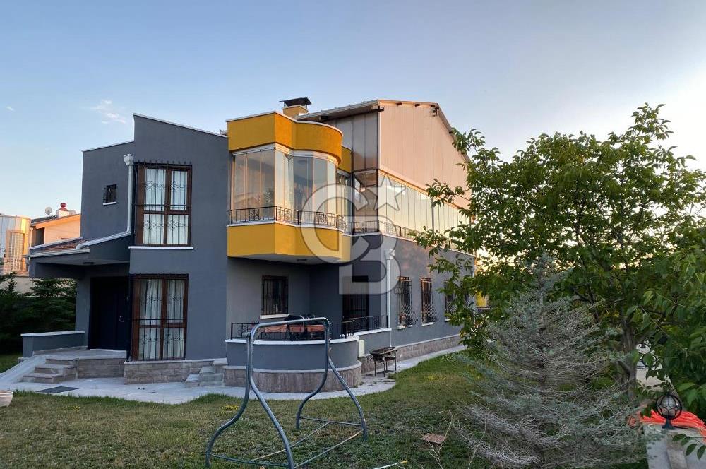 ÖzÇağla Sitesi 2 Katlı Villa, 5 Dönüm Arsa ile Birlikte Satılık 