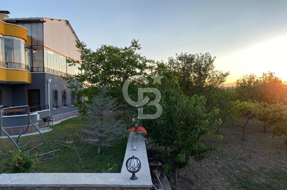 ÖzÇağla Sitesi 2 Katlı Villa, 5 Dönüm Arsa ile Birlikte Satılık 