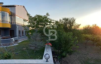 ÖzÇağla Sitesi 2 Katlı Villa, 5 Dönüm Arsa ile Birlikte Satılık 