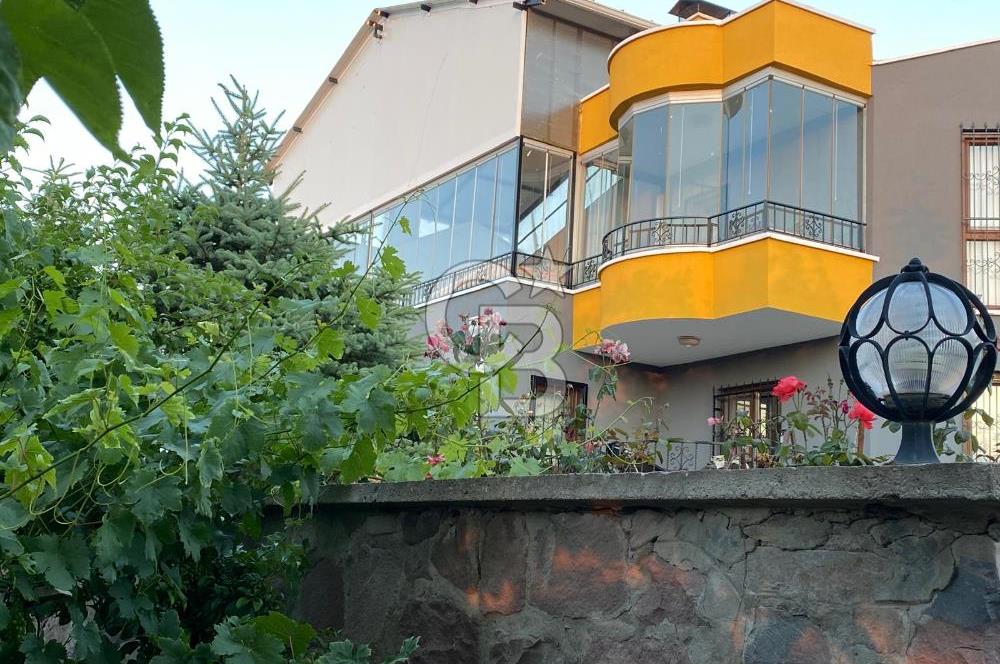 ÖzÇağla Sitesi 2 Katlı Villa, 5 Dönüm Arsa ile Birlikte Satılık 