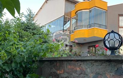 ÖzÇağla Sitesi 2 Katlı Villa, 5 Dönüm Arsa ile Birlikte Satılık 