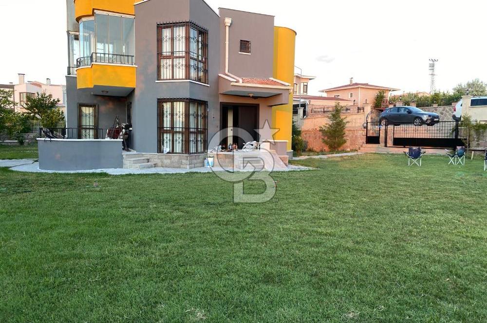 ÖzÇağla Sitesi 2 Katlı Villa, 5 Dönüm Arsa ile Birlikte Satılık 