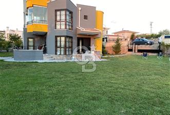 ÖzÇağla Sitesi 2 Katlı Villa, 5 Dönüm Arsa ile Birlikte Satılık 