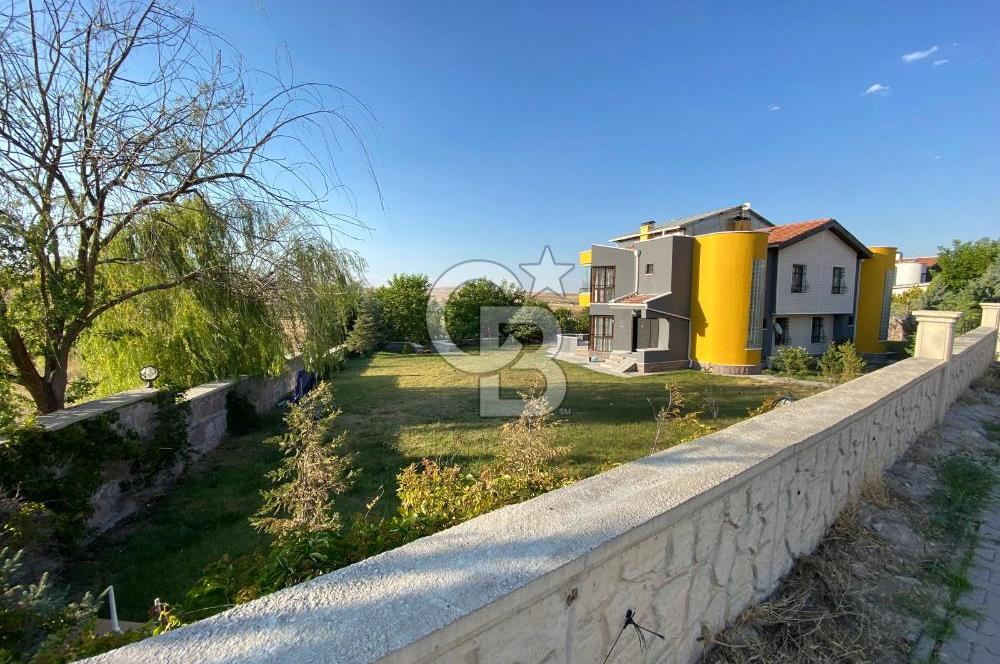 ÖzÇağla Sitesi 2 Katlı Villa, 5 Dönüm Arsa ile Birlikte Satılık 