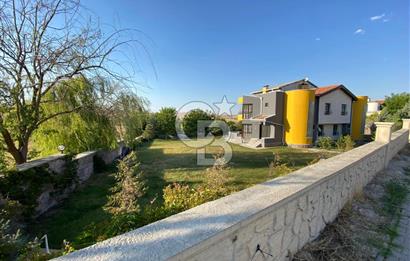ÖzÇağla Sitesi 2 Katlı Villa, 5 Dönüm Arsa ile Birlikte Satılık 