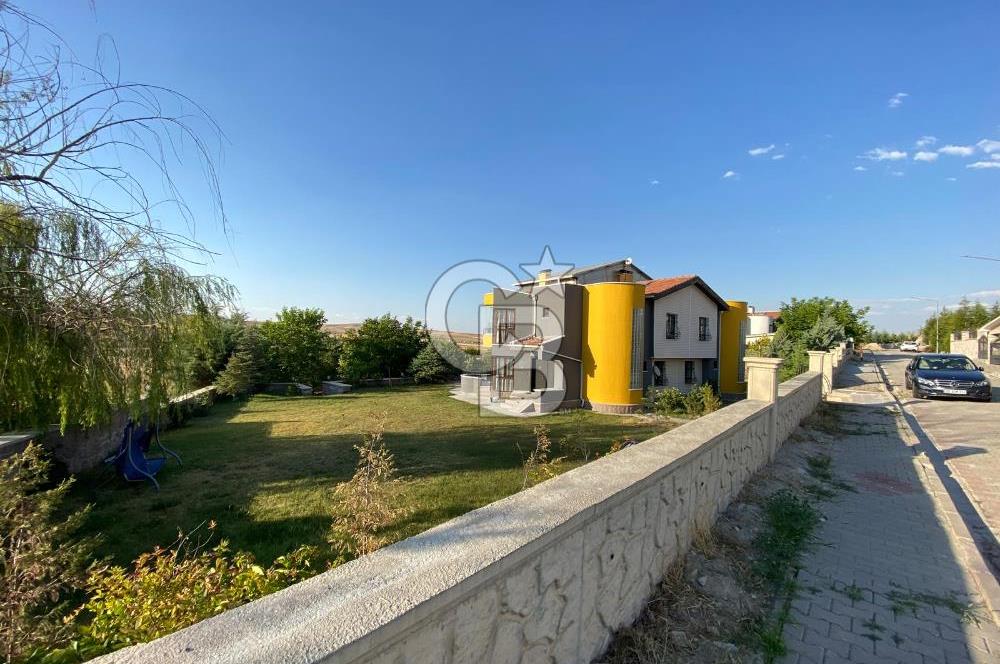 ÖzÇağla Sitesi 2 Katlı Villa, 5 Dönüm Arsa ile Birlikte Satılık 