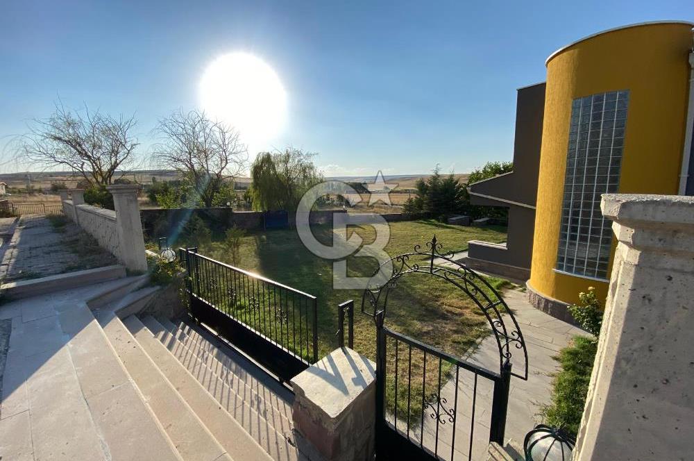 ÖzÇağla Sitesi 2 Katlı Villa, 5 Dönüm Arsa ile Birlikte Satılık 