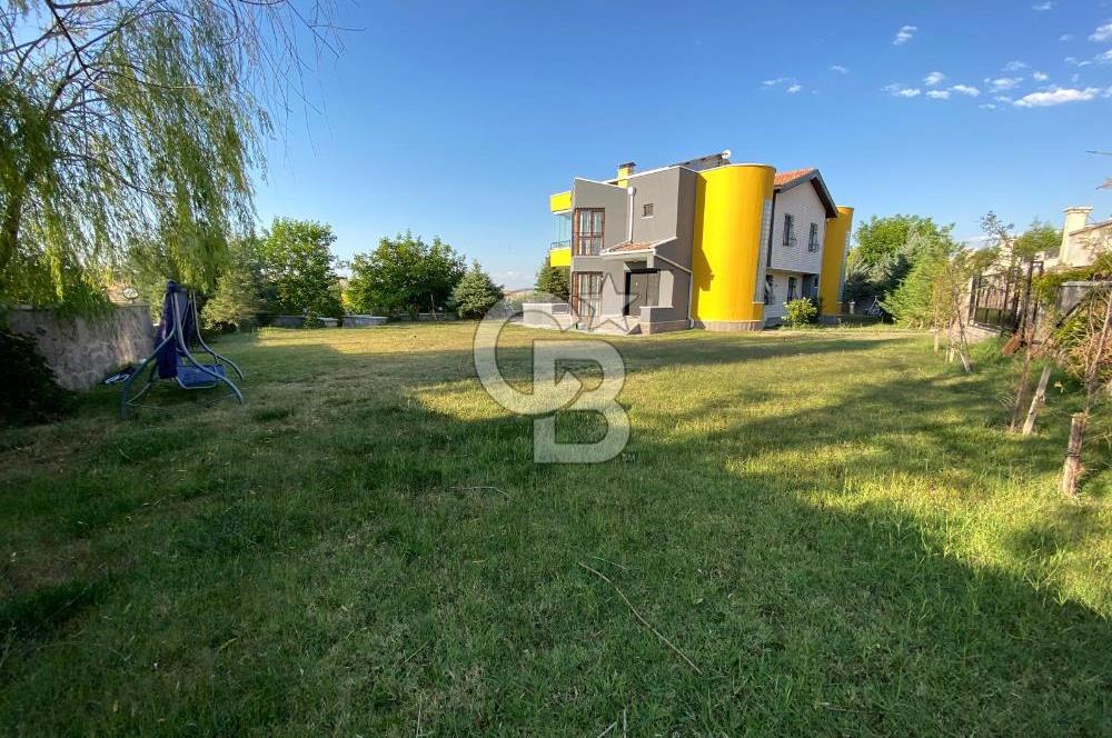 ÖzÇağla Sitesi 2 Katlı Villa, 5 Dönüm Arsa ile Birlikte Satılık 