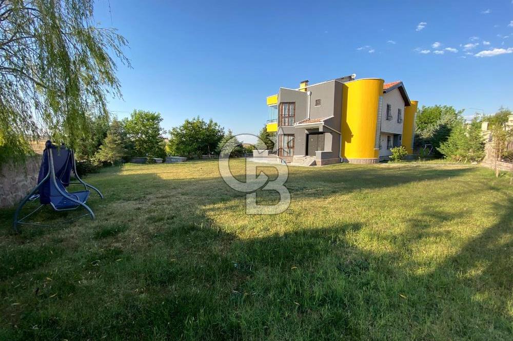 ÖzÇağla Sitesi 2 Katlı Villa, 5 Dönüm Arsa ile Birlikte Satılık 