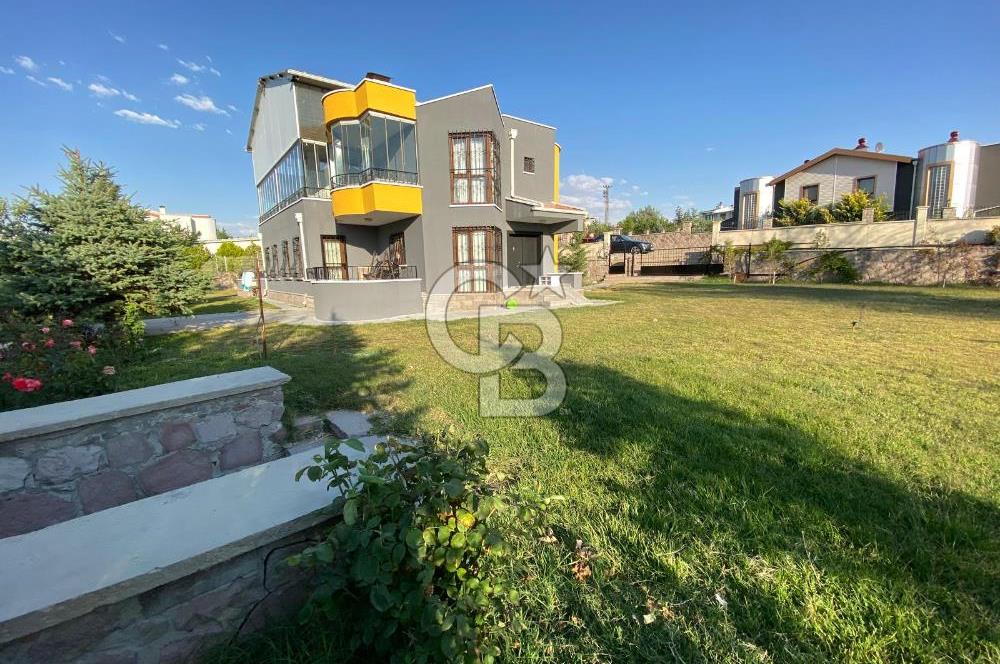 ÖzÇağla Sitesi 2 Katlı Villa, 5 Dönüm Arsa ile Birlikte Satılık 