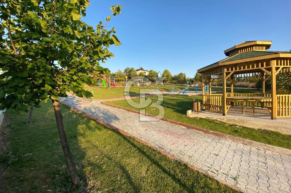 ÖzÇağla Sitesi 2 Katlı Villa, 5 Dönüm Arsa ile Birlikte Satılık 
