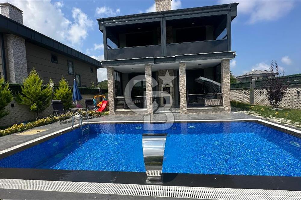 Şile de Denize 700 m Mesafede 470m2 Arsaya Kurulu Satılık Villa