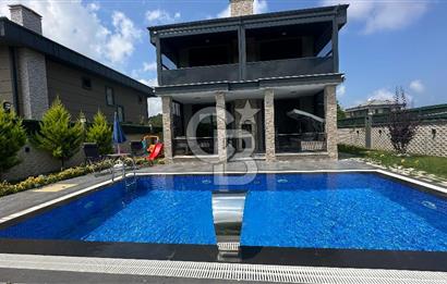 Şile de Denize 700 m Mesafede 470m2 Arsaya Kurulu Satılık Villa