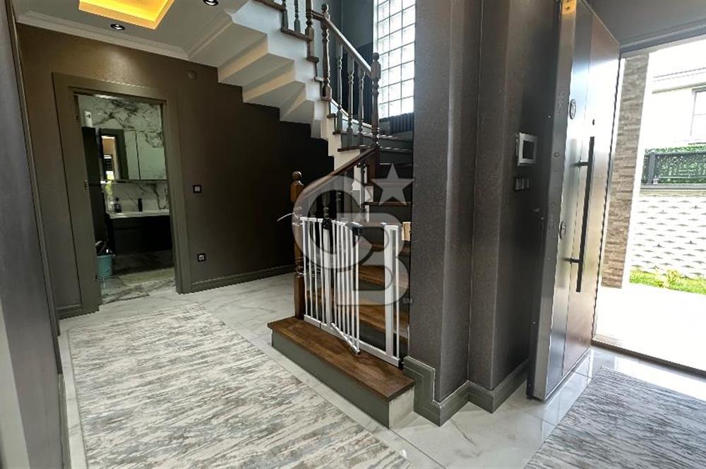 Şile de Denize 700 m Mesafede 470m2 Arsaya Kurulu Satılık Villa