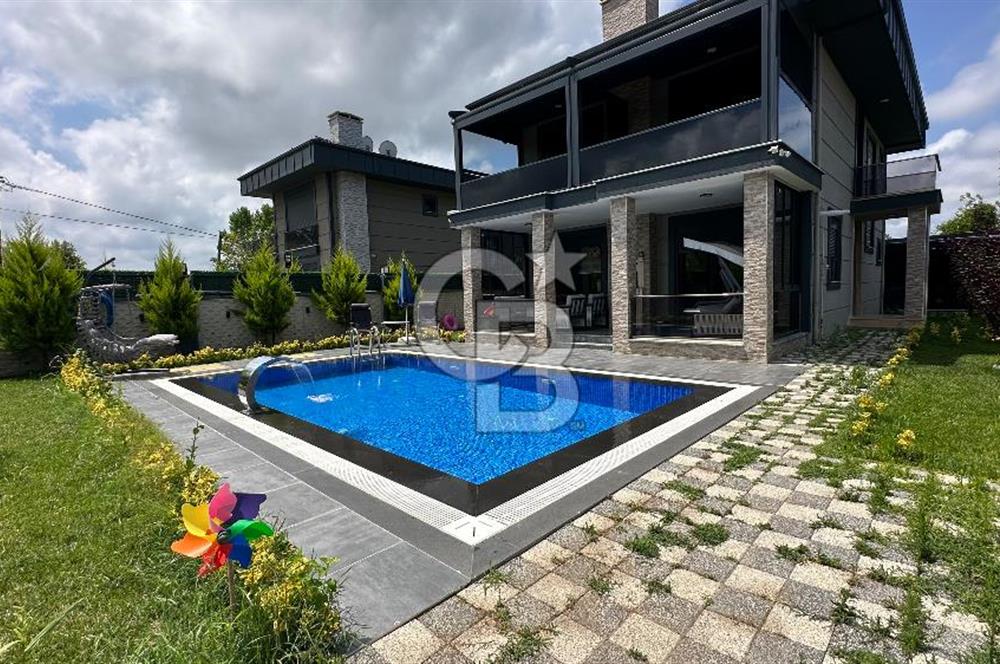 Şile de Denize 700 m Mesafede 470m2 Arsaya Kurulu Satılık Villa