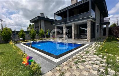 Şile de Denize 700 m Mesafede 470m2 Arsaya Kurulu Satılık Villa