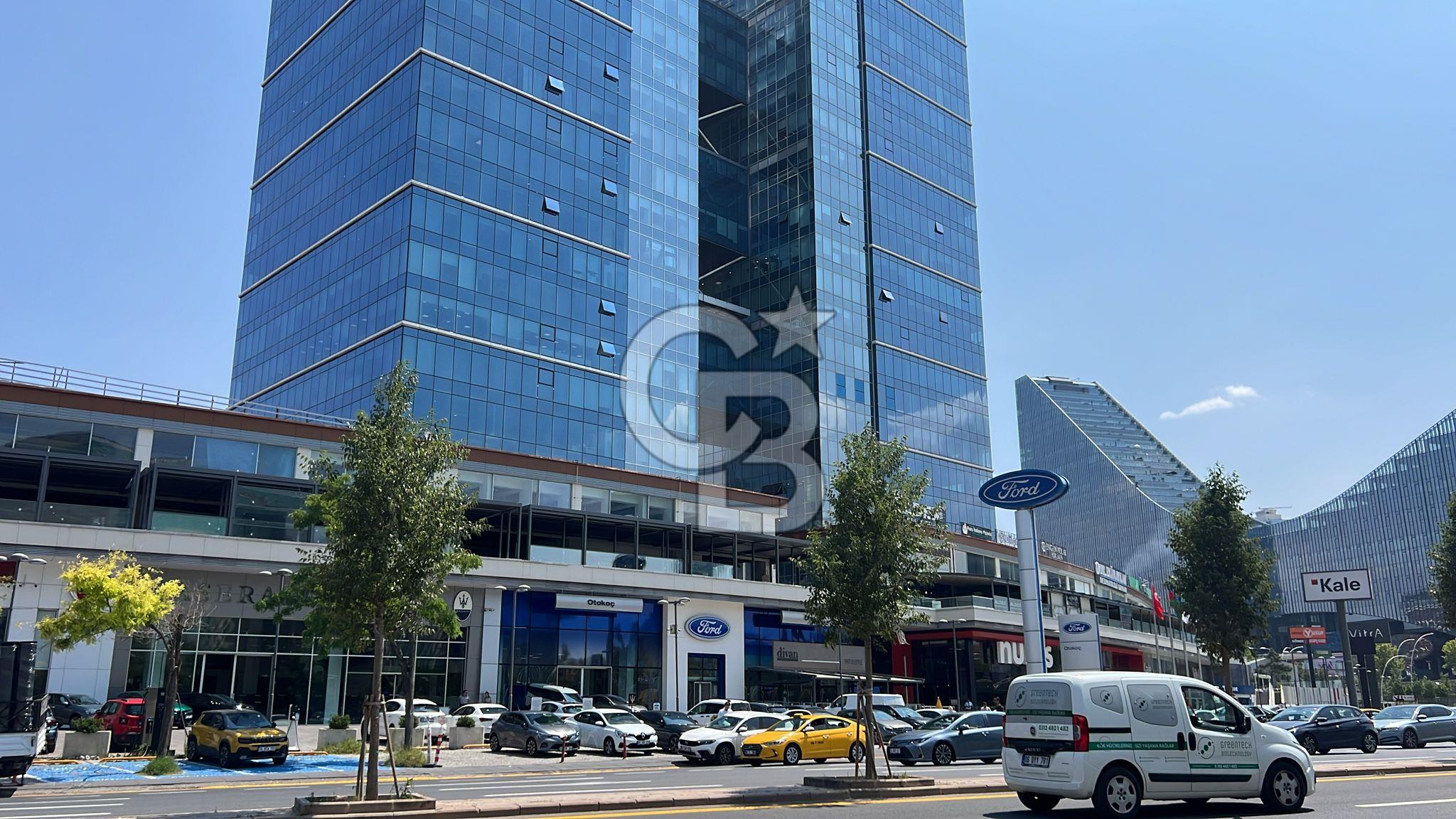 KOÇ KULELERİ'NDE MOBİLYALI 177 M2 E.YOLU CEPHE KDV'Lİ KİRALIK OFİS