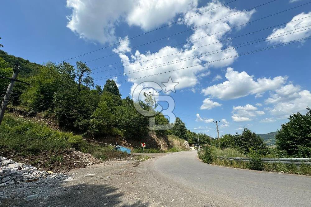 Cb Envoy'dan Yuvacık Yakacık Mah. Baraj Manzaralı 4.410 m2 Tarla